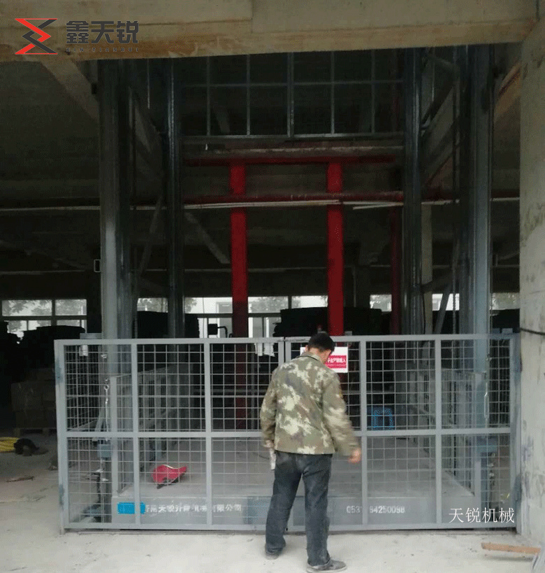 鸡西10吨液压货梯交付使用